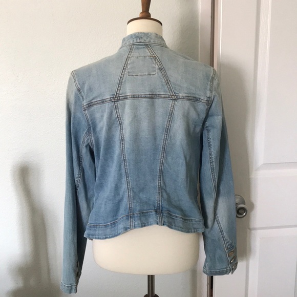 Cabi - Picture 2 of 5